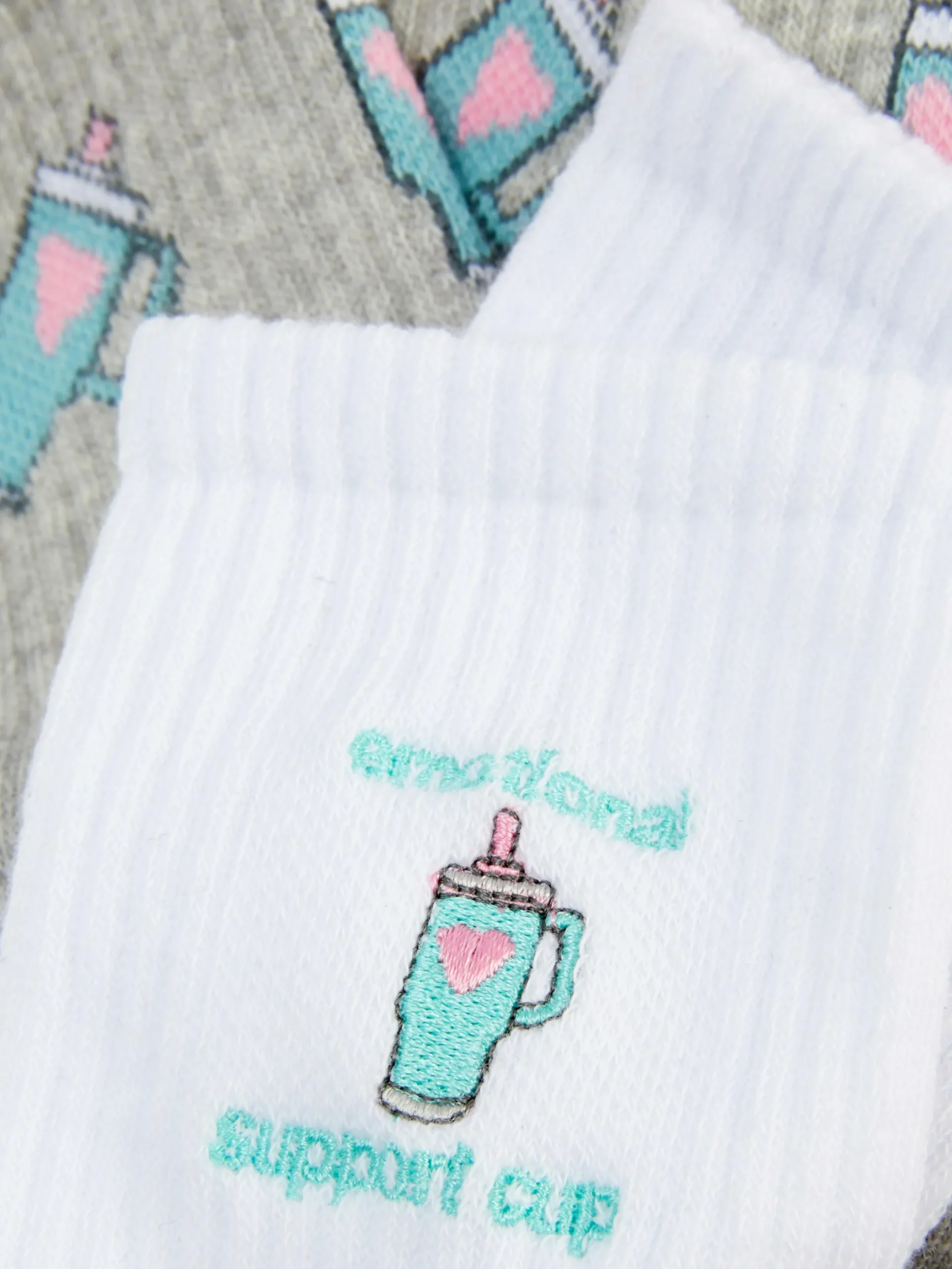 Socken|Primark Crew-Socken Mit Reisebecher-Grafik Weiß