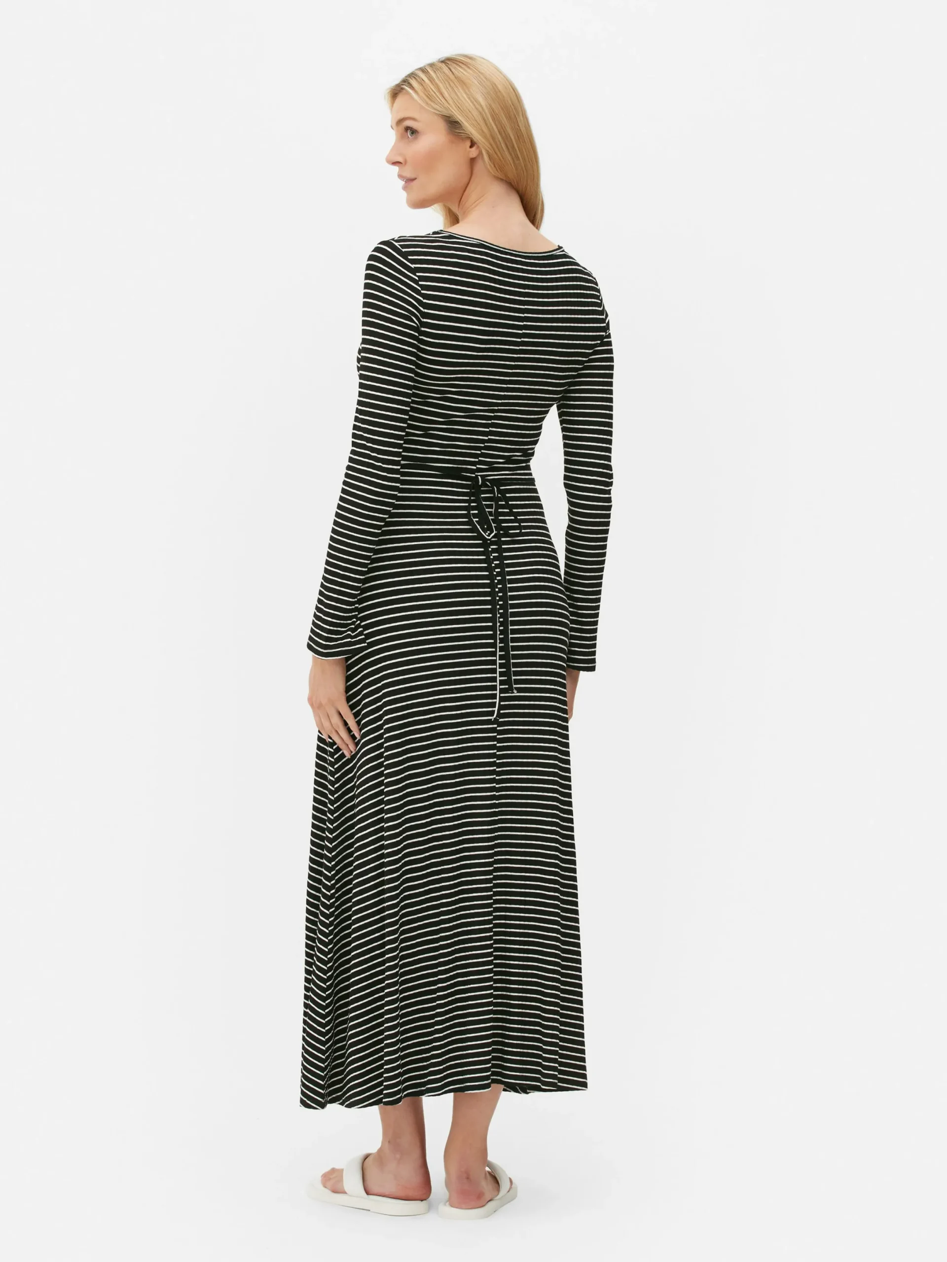 Kleider|Primark Gestreiftes Umstands-Midikleid Mit V-Ausschnitt Schwarz/Weiß