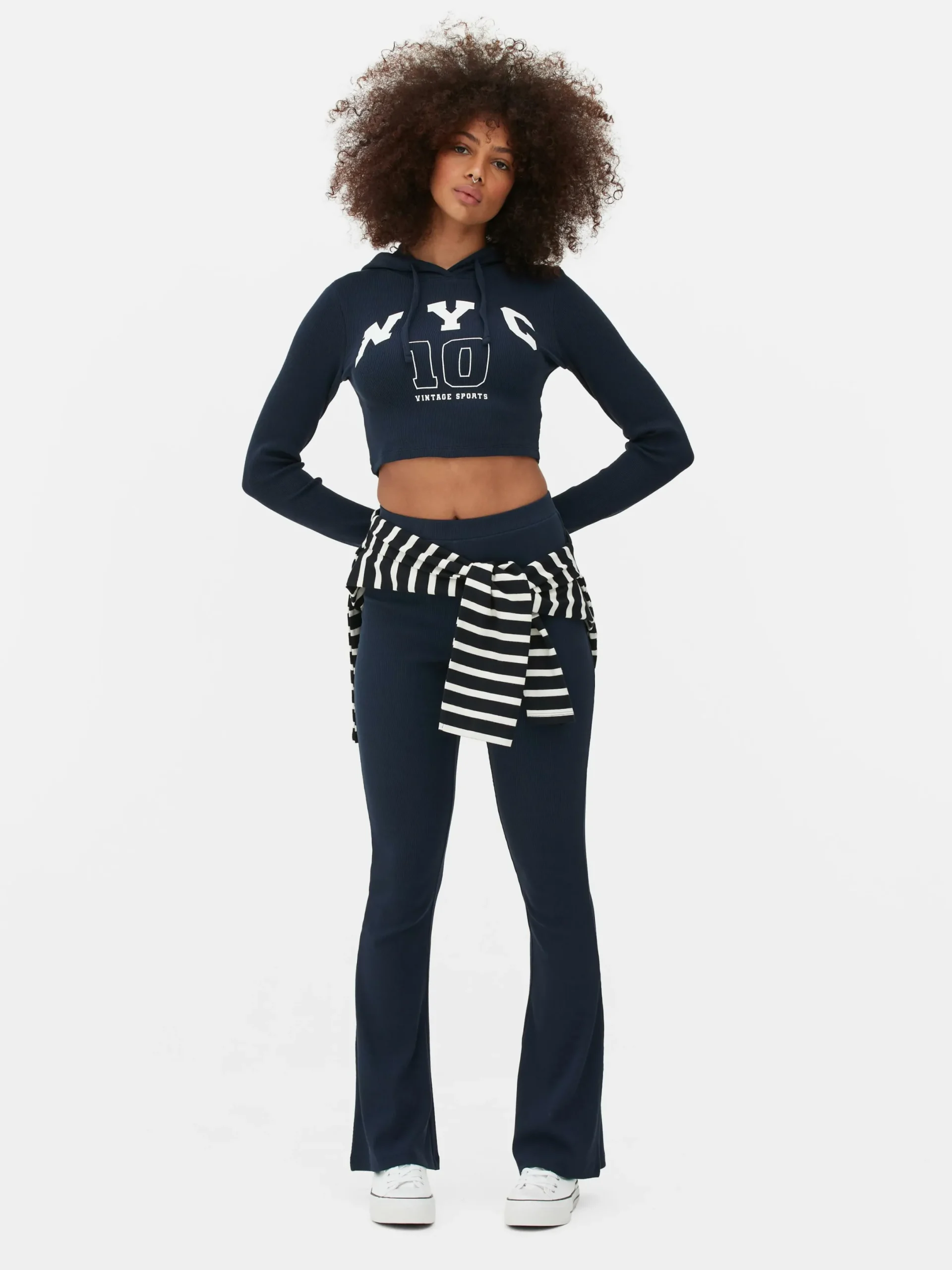 Tops Und T-Shirts|Primark Kurzes Top Mit Kapuze Und Grafik Marineblau