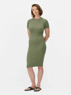 Kleider|Primark Kurzärmeliges Midi-Pulloverkleid Khakifarben