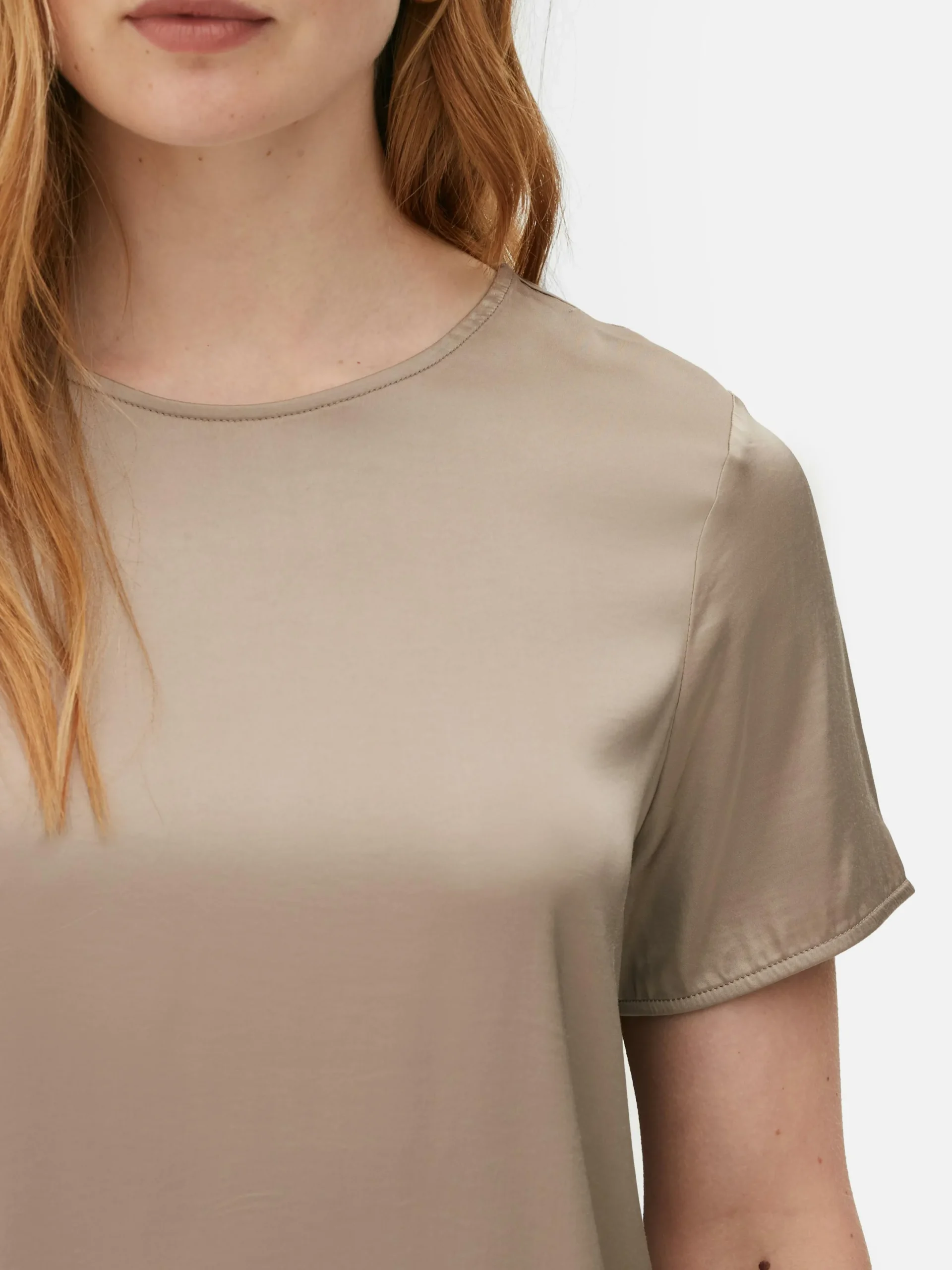 Tops Und T-Shirts|Primark Kurzärmeliges „The Edit“ T-Shirt Aus Satin Taupefarben
