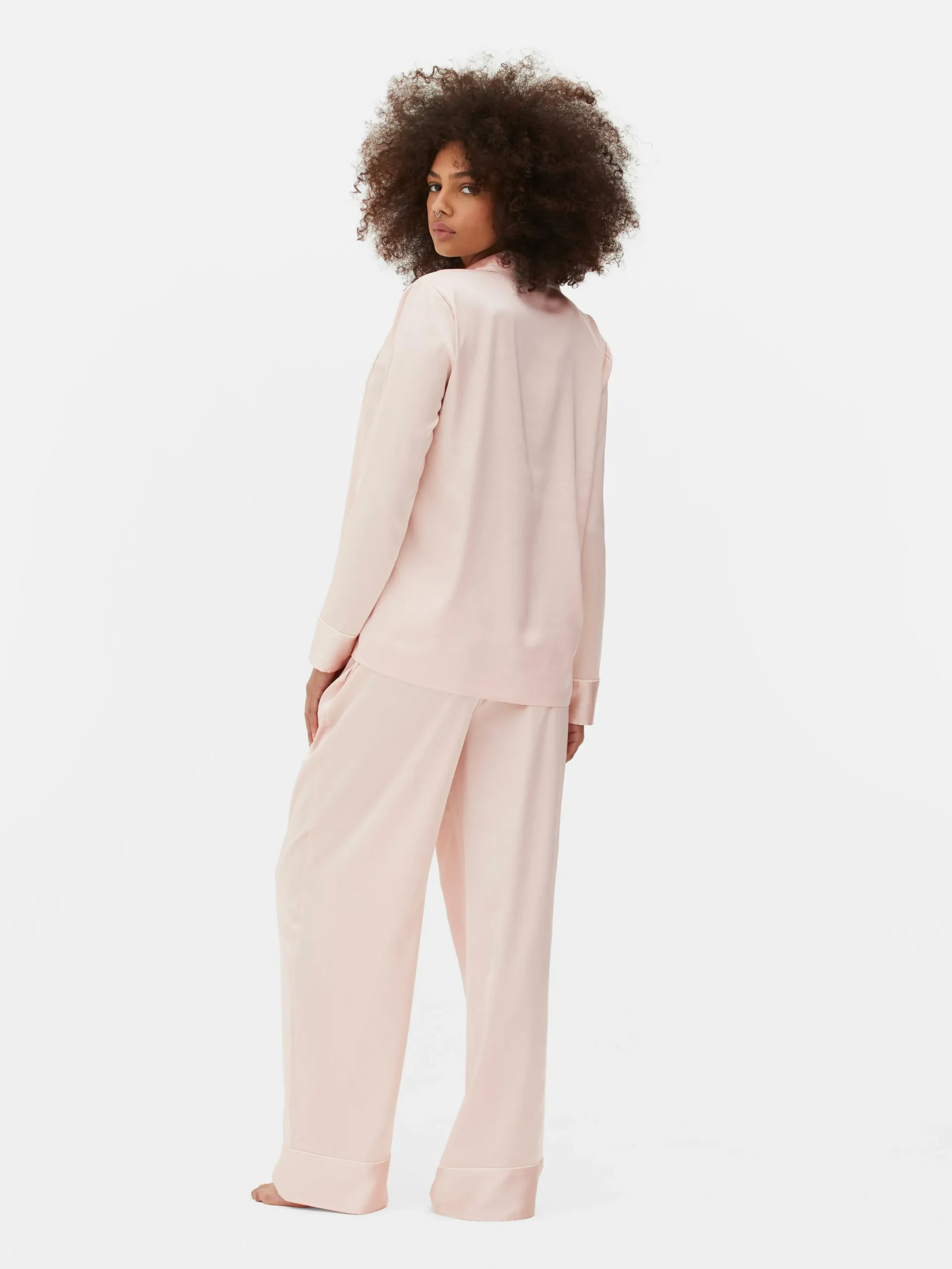 Schlafanzüge|Primark Langer Satin-Schlafanzug Hellrosa