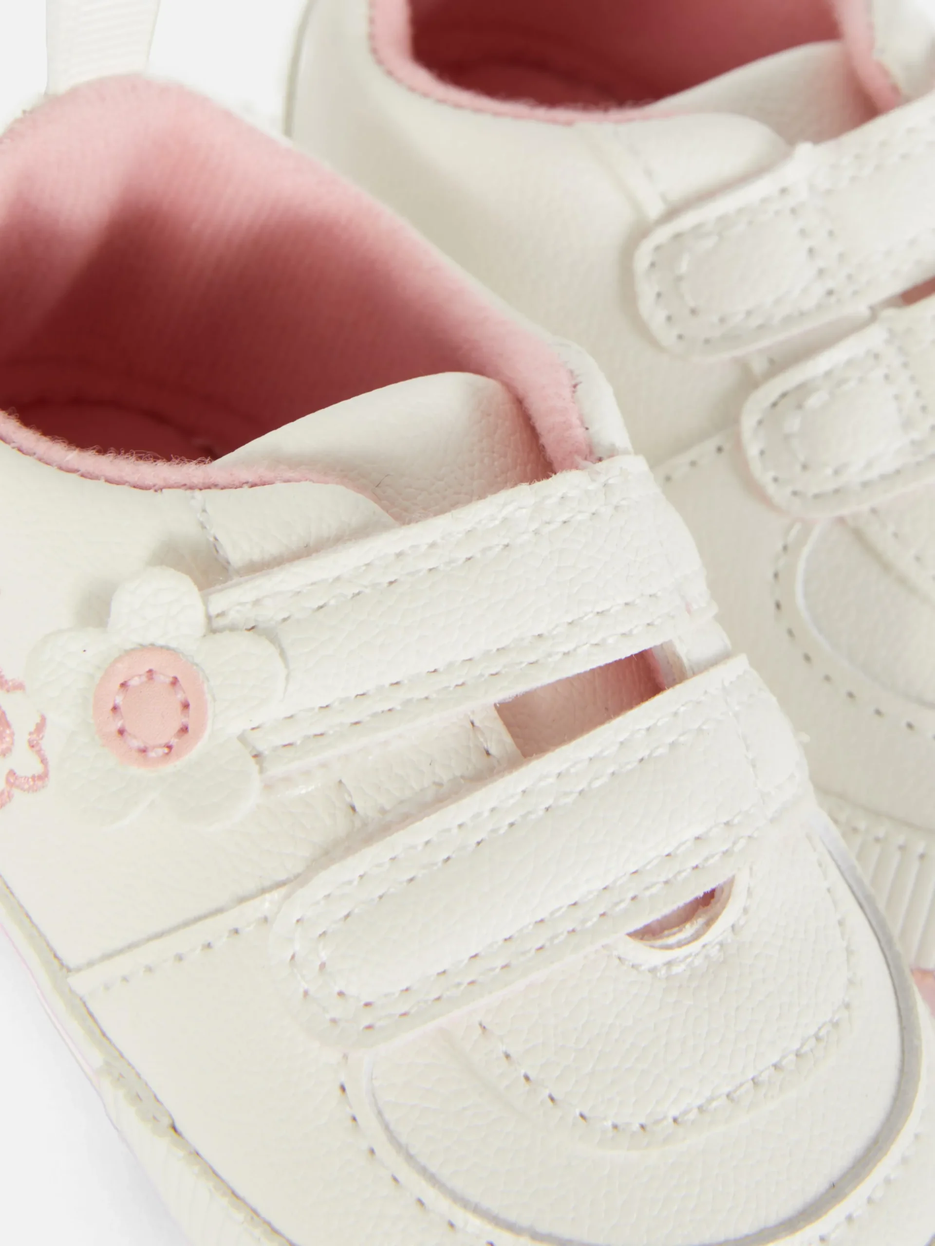 Sneakers|Primark Low-Top-Sneaker Mit Blumenmuster Weiß