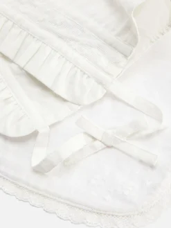 Füttern Und Abstillen|Mützen Und Handschuhe|Primark Set Aus Mütze Und Lätzchen Für Besondere Anlässe Weiß