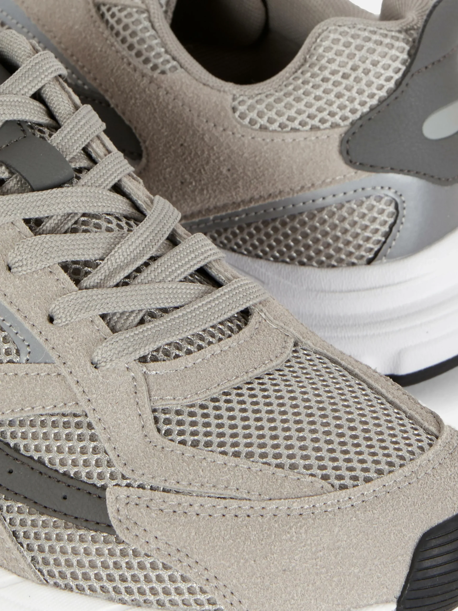 Sneakers|Sportbekleidung|Primark Sneaker Mit Netzstoffeinsätzen Grau