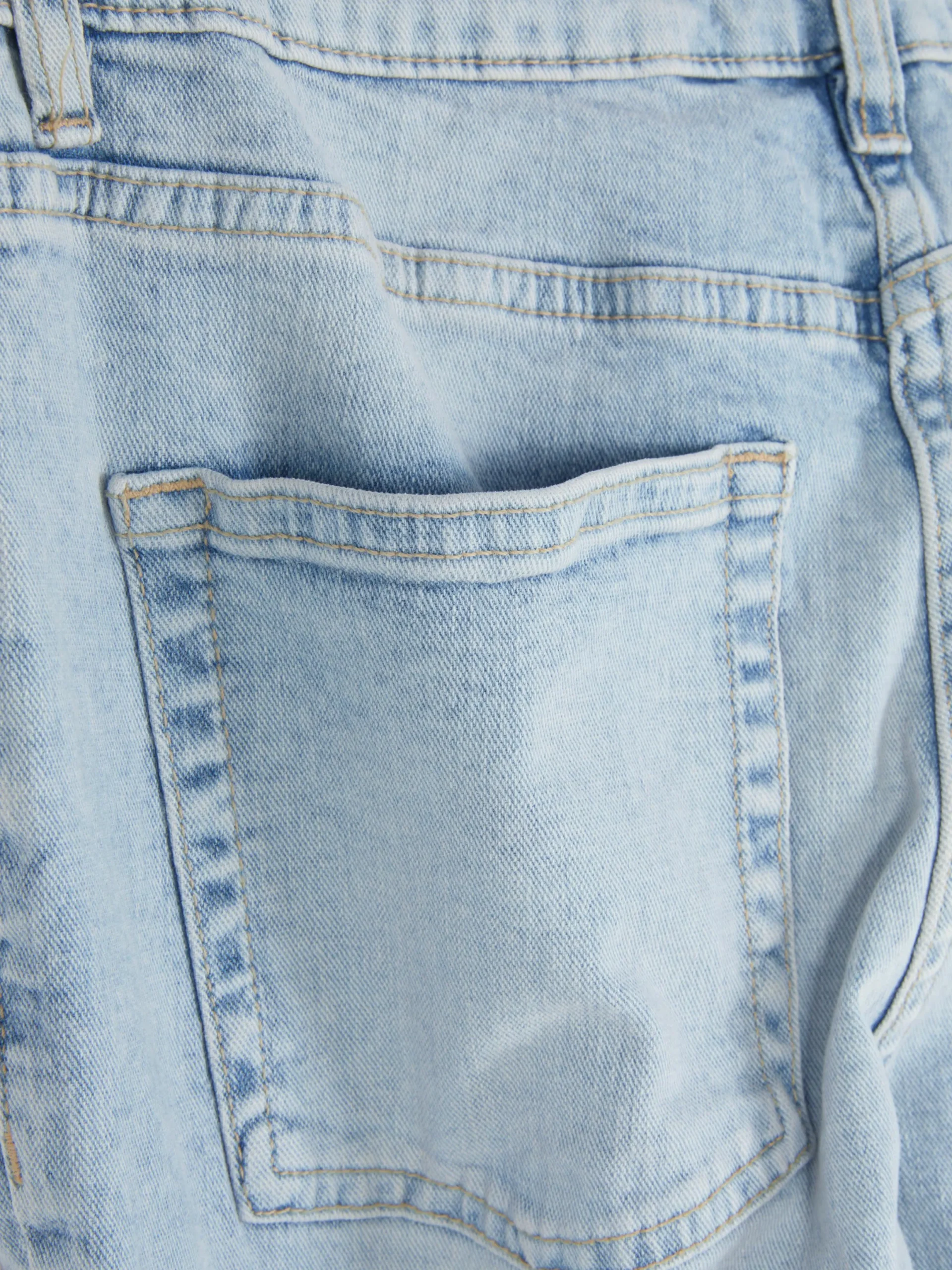 Denim|Jeans|Primark Verkürzte Jeans Mit Ausgestelltem Bein Hellblau